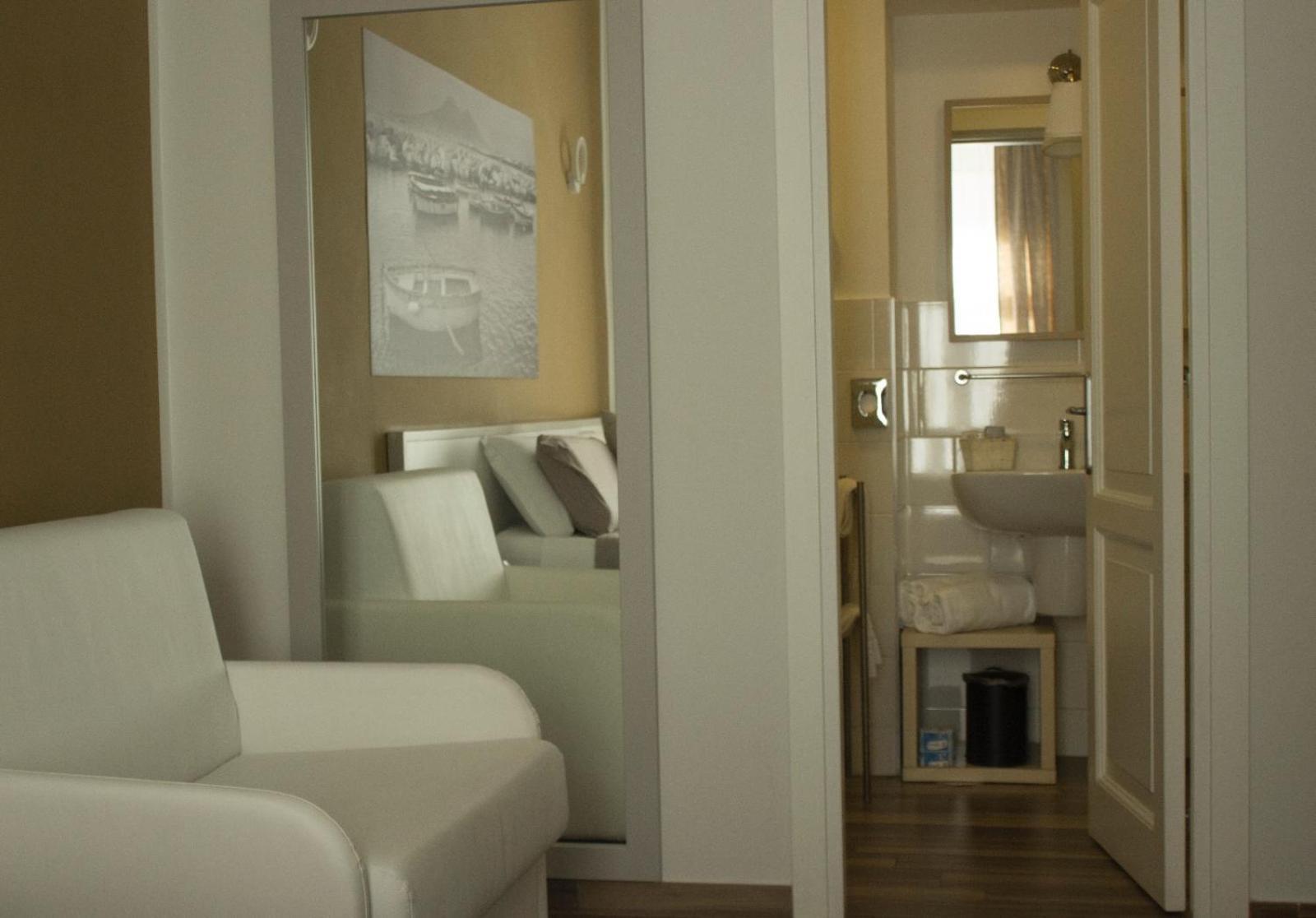 נאפולי Rooms Stazione Centrale חדר תמונה